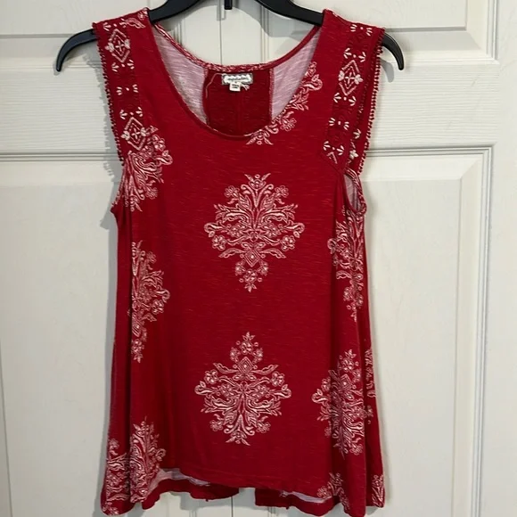 Eyeshadow brand - sleeveless red top slit in the back size Small - Picture 1 of 3